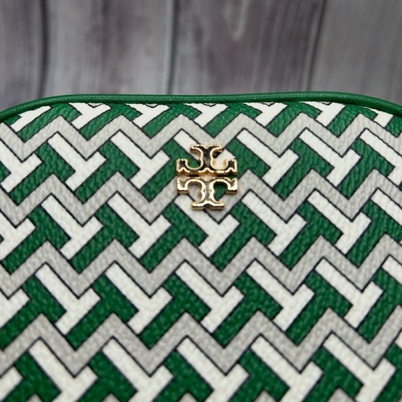 NWOT Tory Burch zip cosmetic case - Picture 2 of 10